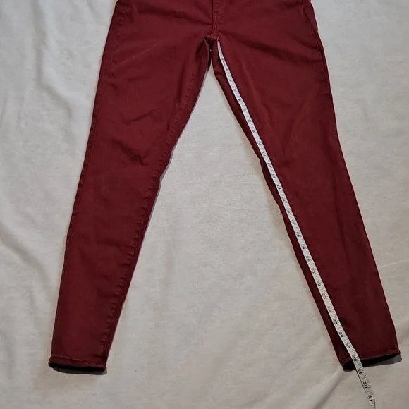 American Eagle Outfitters‎ AEO Sateen Super Stretch Jegging. Red. Size 6. - Picture 3 of 9